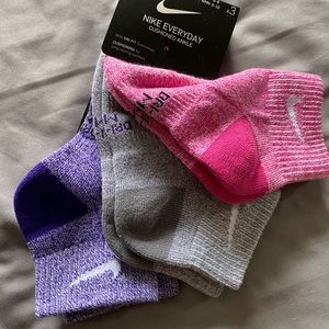 Nike dri fit socks women’s 6-10 (3 pair)